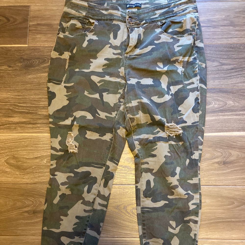 Fashion to Figure Skinny Camo Pants